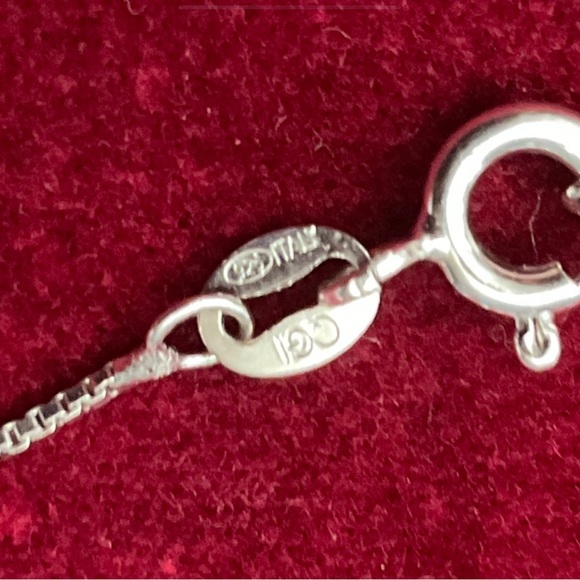 🌺 Vintage Lapis Turquoise and Sterling Silver Necklace with Spring Clasp. - Picture 5 of 10